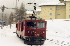 Gem 4/4 802 / Standort: In Pontresina / Datum: 08.02.2001 / Zugnummer Warten auf Reg 431